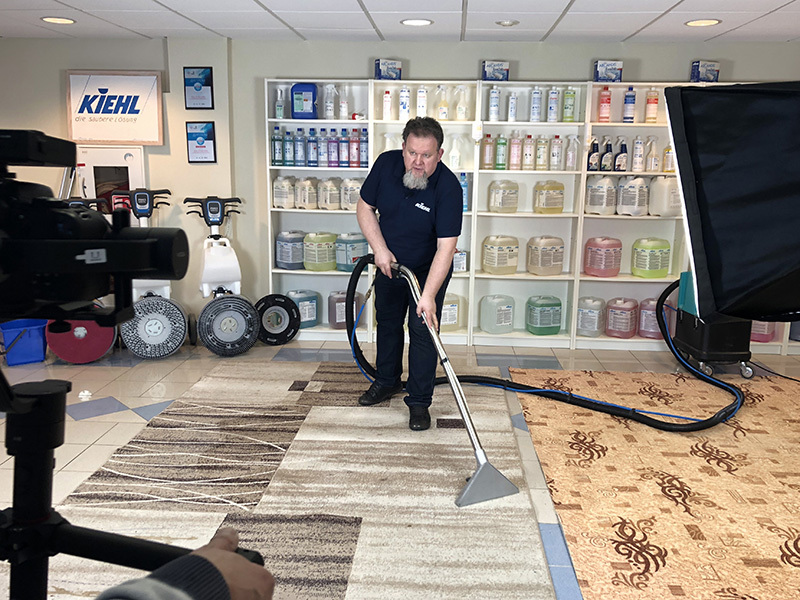 Профф Лайн и Тарас Дударь снимают обучающие фильмы по чистке ковровых покрытий | 